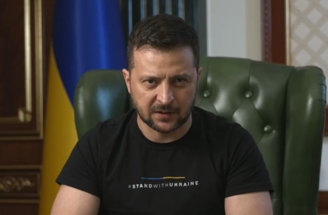Zelenskyj vyzval Rusov: Ak nechcete viac mŕtvych a zranených, tak protestujte, bráňte sa alebo sa vzdajte (video)
