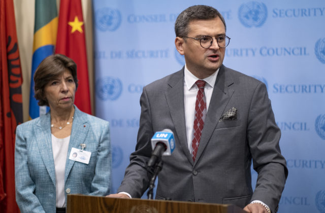 Čínsky minister diplomacie sa postavil na stranu Ukrajiny a podporil jej územnú celistvosť a suverenitu