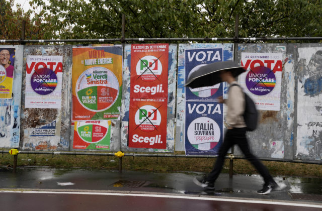 Taliani hlasujú v parlamentných voľbách. Posunie sa po nich krajina ostro doprava?