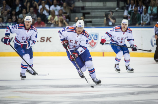 Do vojny na Ukrajine sú nútení ísť už aj hráči z KHL. Povolávajú každého, ku komu sa dostanú, tvrdí kustód Červenej hviezdy