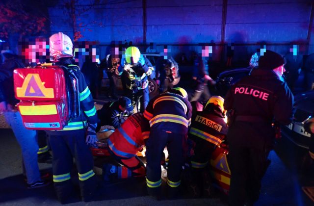 Halloweenska diskotéka v českých Slušoviciach skončila nešťastím, v tlačenici sa vážne zranilo niekoľko ľudí (foto)