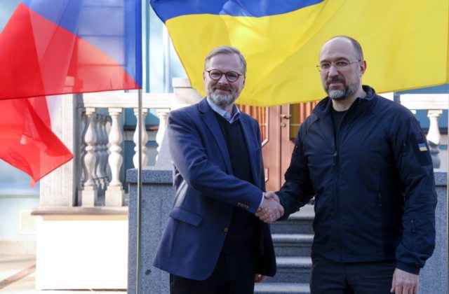 Fiala a viacerí českí ministri dorazila do ostreľovaného Kyjeva, premiéra čaká stretnutie so Šmyhaľom aj Zelenským