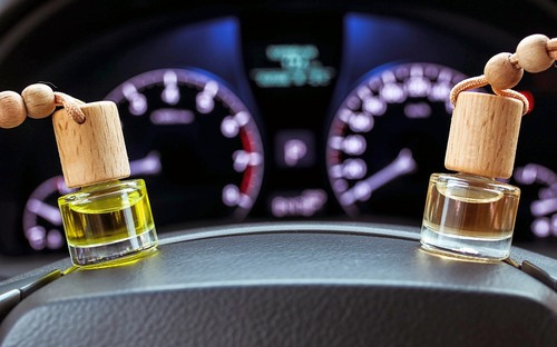 Vône do auta aj pre šoféra – najlepšie pánske vône