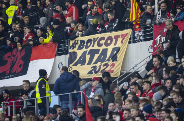 Futbaloví fanúšikovia v Nemecku spojili sily a vyzývajú na bojkot svetového šampionátu v Katare