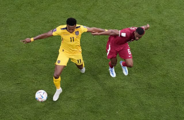 Domáci Katar v úvodnom zápase MS vo futbale 2022 nestačil na Ekvádor