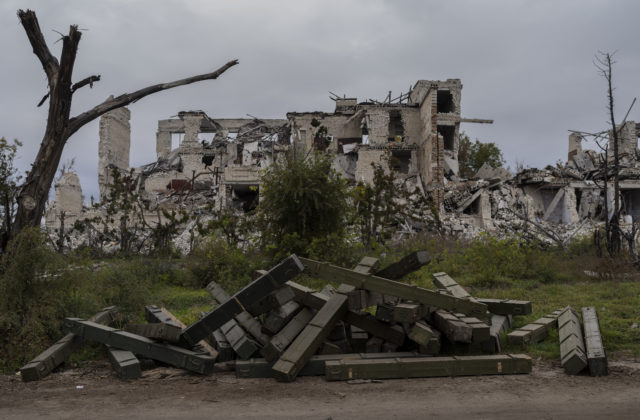Sunak sľúbil Zelenskému ďalšiu pomoc, Briti pošlú Ukrajine vybavenie