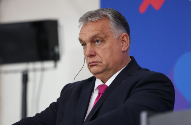 Berte to s ľahkosťou, reagoval premiér Orbán na šál s Veľkým Uhorskom