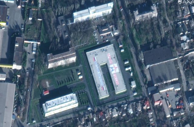 V Mariupoli odhalili satelity novú ruskú základňu, vidno aj rozšírený cintorín a skazu mesta (foto)