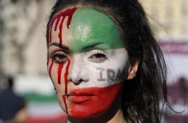 Iránske úrady mali zrušiť mravnostnú políciu, ktorá vynucovala prísne pravidlá odievania žien