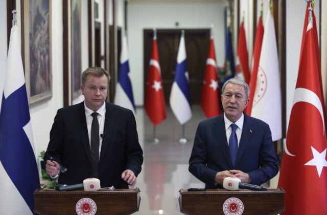 Turecko hrozí blokovaním členstva Fínska v NATO, je stále znepokojené aktivitami kurdských militantov