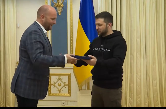 Naď si v Kyjeve od Zelenského prevzal významné ocenenie, Rád Jaroslava Múdreho (video)