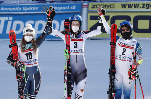 Vlhová predviedla v obrovskom slalome skvelý výkon, po 1. kole skončila druhá za Shiffrinovou (video)