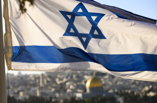 Izraelská vláda schválila vyšetrovanie bývalého premiéra Netanjahua