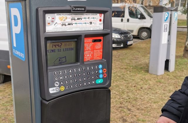 Zvolen vymieňa parkovacie ay, umožnia úhradu platobnou kartou (foto)