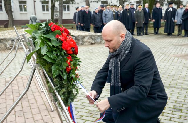 Naď si uctil pamiatku obetí havárie vojenského lietadla AN-24. Navždy pre nás budú svetlom, povedal (foto)