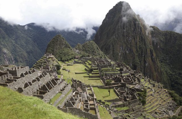 Machu Picchu pre nepokoje zatvorili, poškodená je aj železničná trať k svetoznámej pamiatke