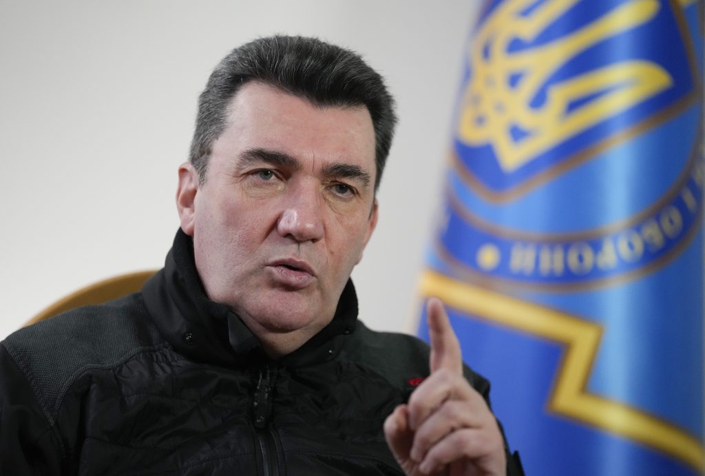 Danilov varuje pred maximálnou eskaláciou z ruskej strany, Ukrajina žiada západných spojencov o rýchlu dodávku zbraní