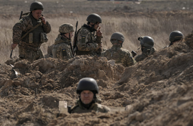 Ukrajinská amáda žiada o trpezlivosť v súvislosti so správami o východnom brehu Dnipra, zatiaľ nemôže nič potvrdiť