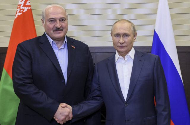 Putin sa stretol s Lukašenkom, diskutovali o užších vojenských a ekonomických väzbách