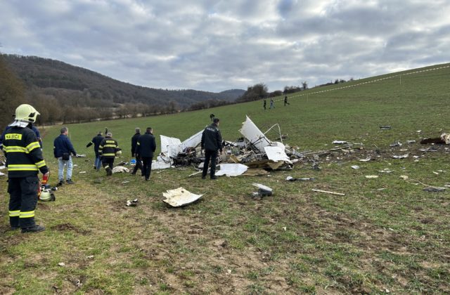 Pád lietadla pri Trenčianskych Stankovciach si vyžiadal zranených a štyroch mŕtvych (foto)