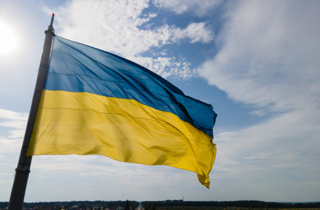 Mladí Ukrajinci sú presvedčení o víťazstve vo vojne, cez 80 percent sa chce podieľať na obnove krajiny