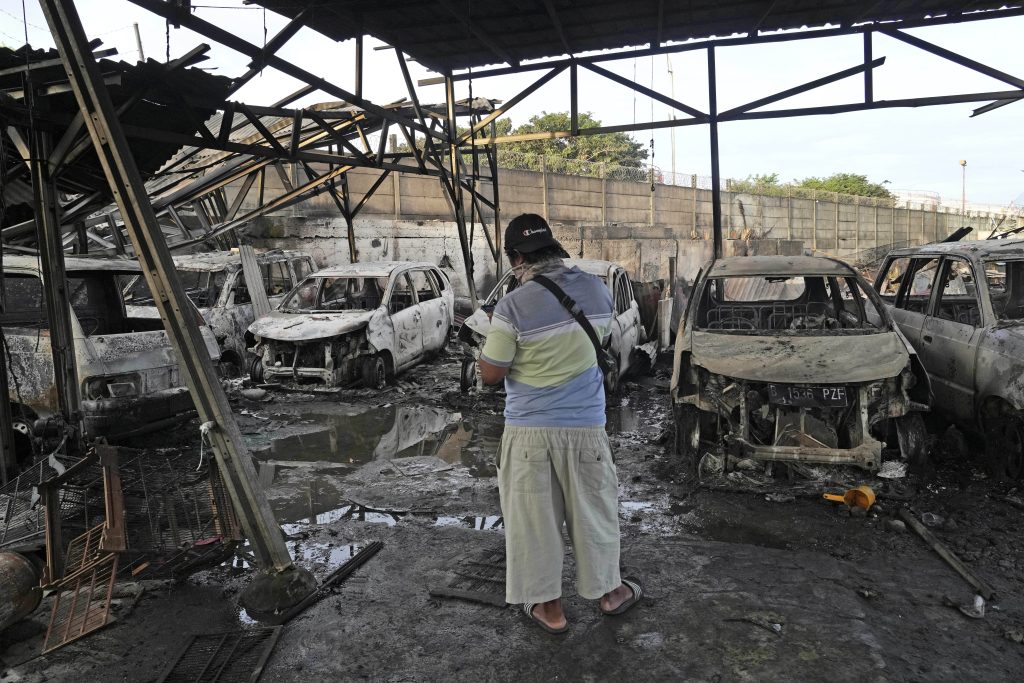Požiar v sklade paliva v Jakarte pripravil o život desiatky ľudí, na zistení príčiny naďalej pracujú