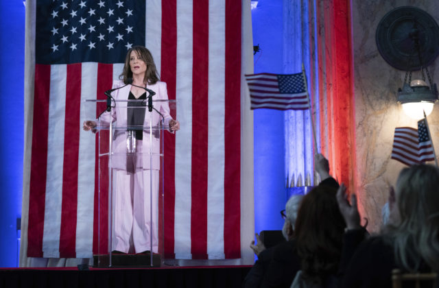 Marianne Williamsonová oznámila kandidatúru o prezidentku Spojených štátov ako prvá spomedzi demokratov