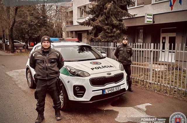 Policajti zachránili 6-ročného chlapca, pomoc prišla v poslednej chvíli