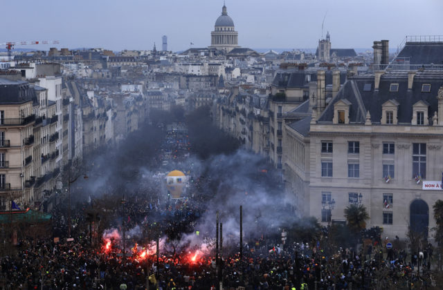 Francúzsko opäť štrajkuje proti dôchodkovej reforme, očakáva sa viac ako 250 protestov