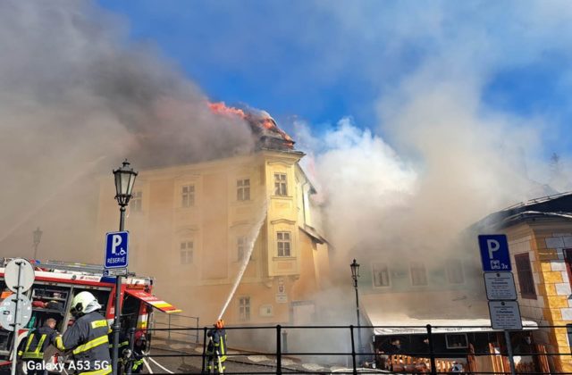 Heger zvolá pre požiar v Banskej Štiavnici mimoriadne zasadnutie vlády, najhoršie dopadla budova Berggerichtu