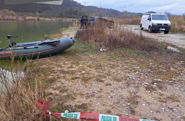 Telo rybára našla polícia bez známok života, príčinou smrti bol pravdepodobne opäť „tichý zabijak“ (foto)