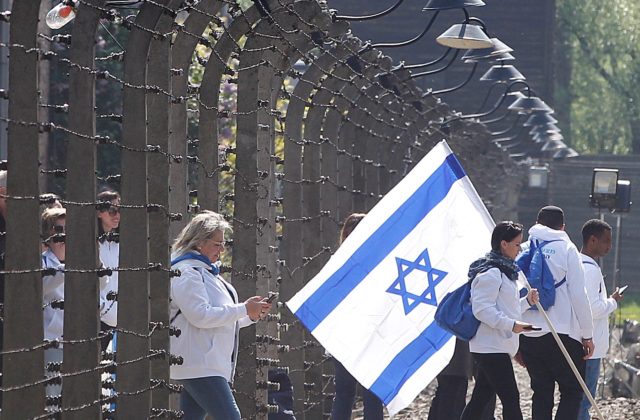 Antisemitizmus vo svete je opäť na vzostupe, ukazuje Eurobarometer. Komisia chce zakročiť