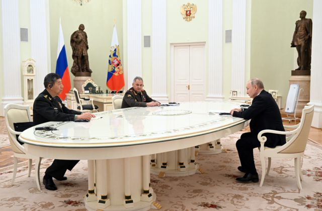 Putin a Šojgu rokovali s čínskym ministrom obrany, krajiny spolupracujú aj vo vojensko-technickej oblasti