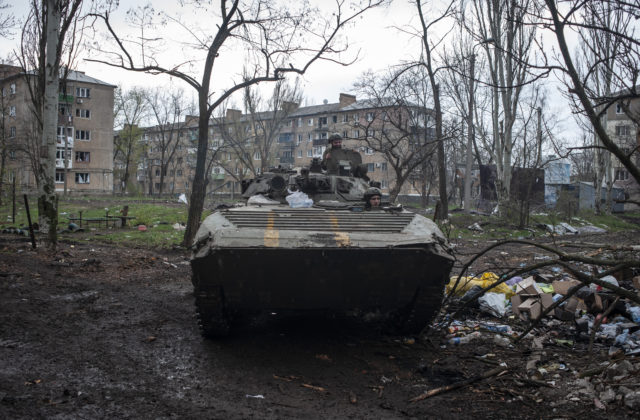 Ukrajinská protiofenzíva vyvoláva v Moskve úzkosť. Ruský vojnový bloger naznačil, že môže zničiť oslavy v máji