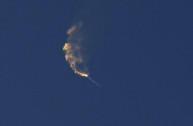 Raketa Starship od Muskovej spoločnosti SpaceX pár minút po štarte explodovala (video)