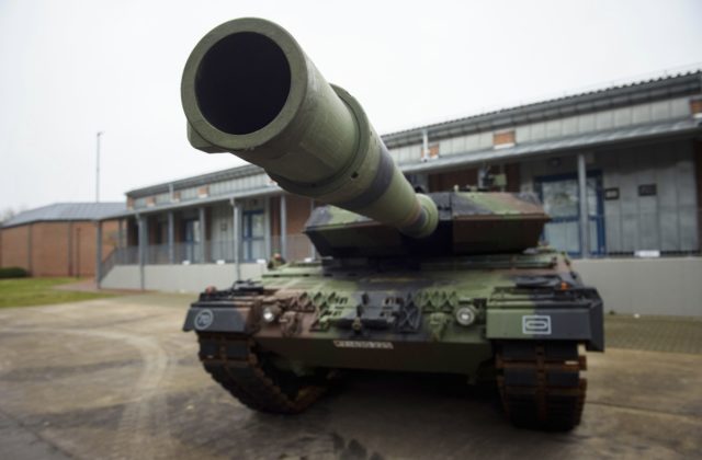 Španieli plánujú v najbližších dňoch poslať Ukrajine šesť tankov Leopard