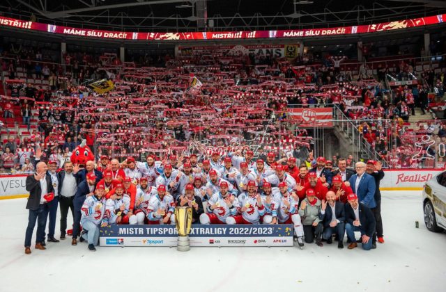 Oceláři Třinec získali štvrtý český titul za sebou a celkovo svoj piaty, majstrovský gól strelil Hudáček