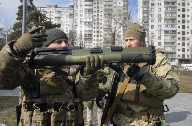 Washington posiela ďalšiu pomoc Ukrajine v hodnote 300 miliónov dolárov, všetky zbrane sú stiahnuté zo zásob Pentagonu