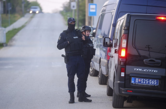 Druhá masová streľba v Srbsku si vyžiadala osem mŕtvych a 13 zranených, podozrivý 21-ročný muž je na úteku (video)