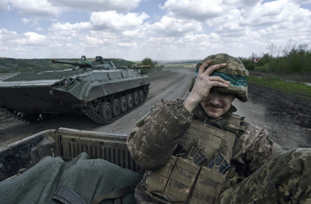 Ukrajinci v okolí Bachmutu opäť získali územie, obnovenú vlnu protiútokov priznala aj ruská vláda