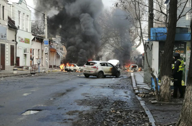 Ruský útok na Chersonskú oblasť opäť zabil civilistov