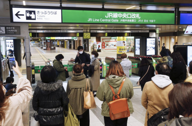 Japonsko zasiahlo silné zemetrasenie, budovy sa chveli aj v Tokiu