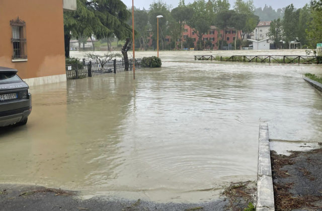 Taliansko aj Balkán zasiahli silné povodne, vyžiadali si už päť ľudských životov (video+foto)