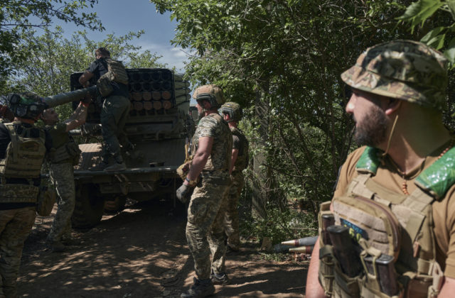 Ukrajinci za uplynulý týždeň zničili približne 711 kusov ruskej vojenskej techniky