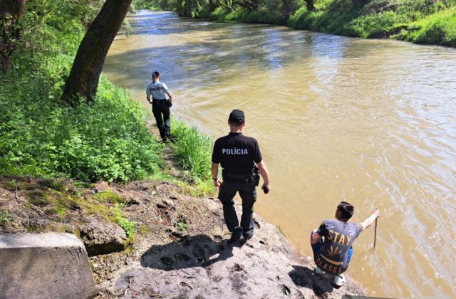 Do rieky Ondava v Stropkove malo spadnúť malé dievčatko (foto)