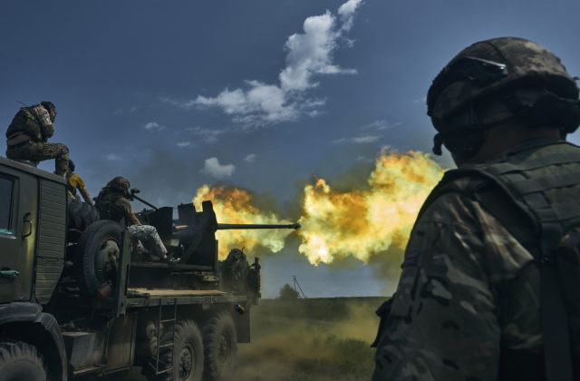 Ukrajinská ofenzíva je pozastavená, vojaci narazili na mínové polia a prevahu Rusov