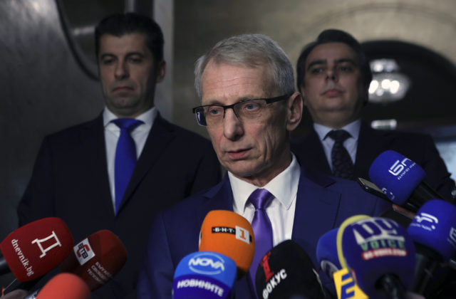 Konkurenčné strany v bulharskom parlamente sa konečne dohodli na koaličnej vláde, post premiéra si budú striedať