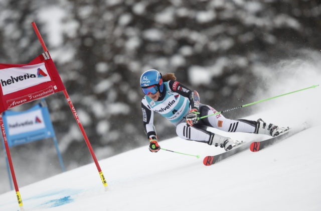Vlhová je po prvom kole obrovského slalomu v Lenzerheide desiata, Gutová-Behramiová vypadla