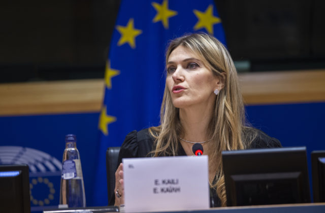Grécka europoslankyňa Eva Kaili z kauzy Qatargate už nemusí nosiť monitorovací náramok