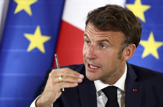 Macron vyzval na väčšiu nezávislosť Európy v protivzdušnej obrane, nemali by sme sa tak spoliehať na USA